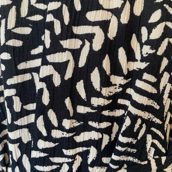 Sseko Black and White Reversible Dress - Picture 4 of 6